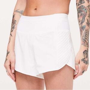 EUC Lululemon Athletica Real Quick Short *Pin tuck size 6 (3.5” inseam) white